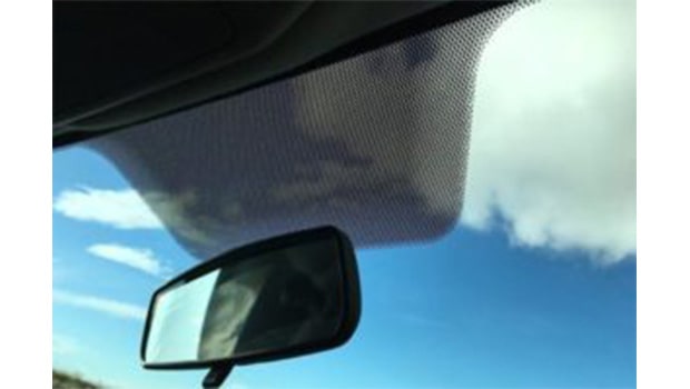 نقطه‌های سیاه روی شیشه خودرو